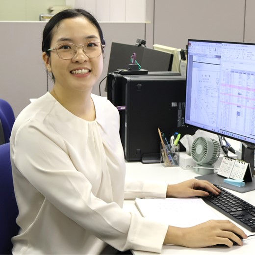 先輩社員10
